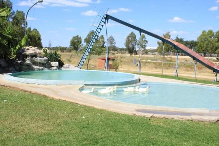 Bambi Lodge Grootfontein 외부 사진