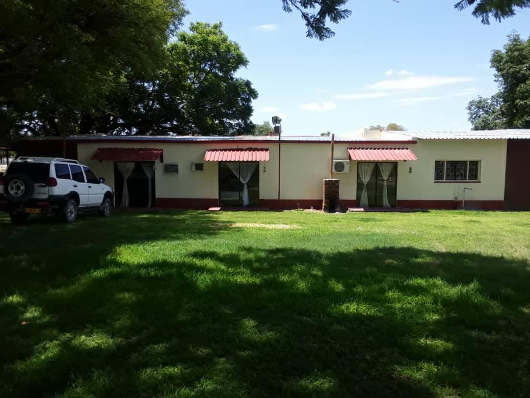 Bambi Lodge Grootfontein 외부 사진