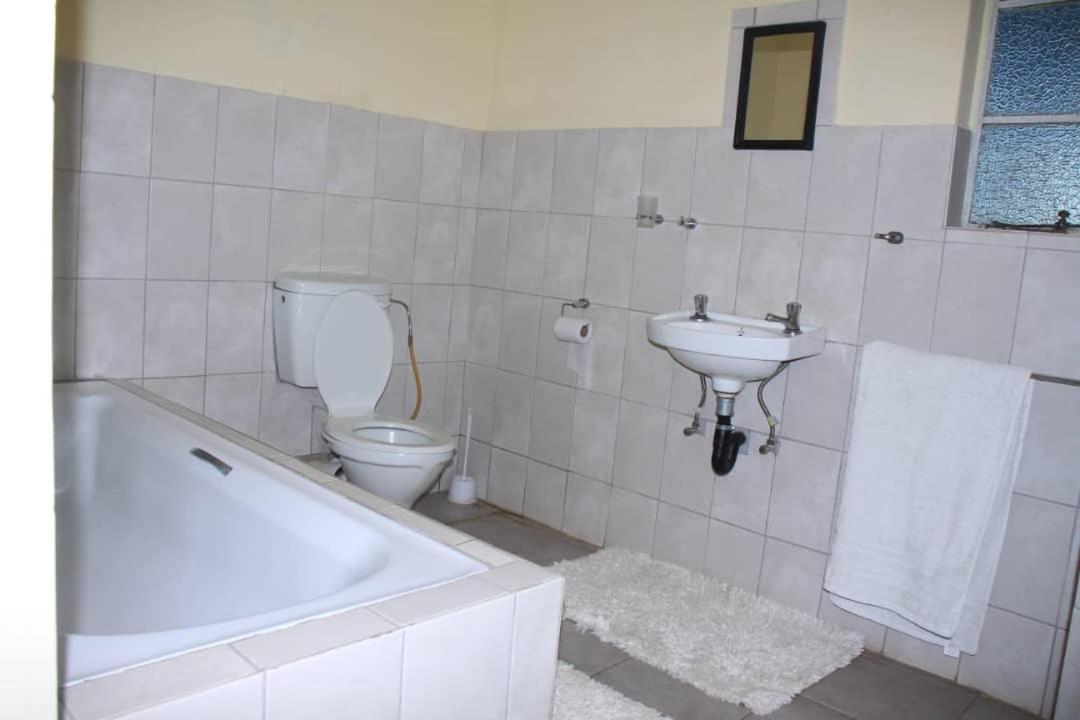 Bambi Lodge Grootfontein 외부 사진