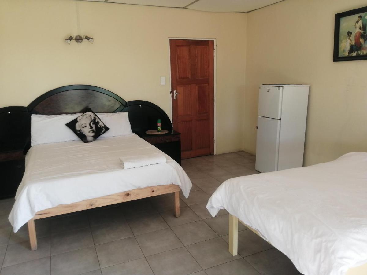 Bambi Lodge Grootfontein 외부 사진